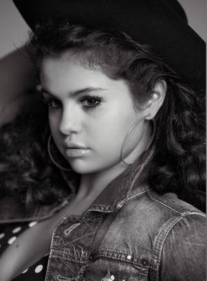 Selena Gomez sublime pour la couverture de V Magazine