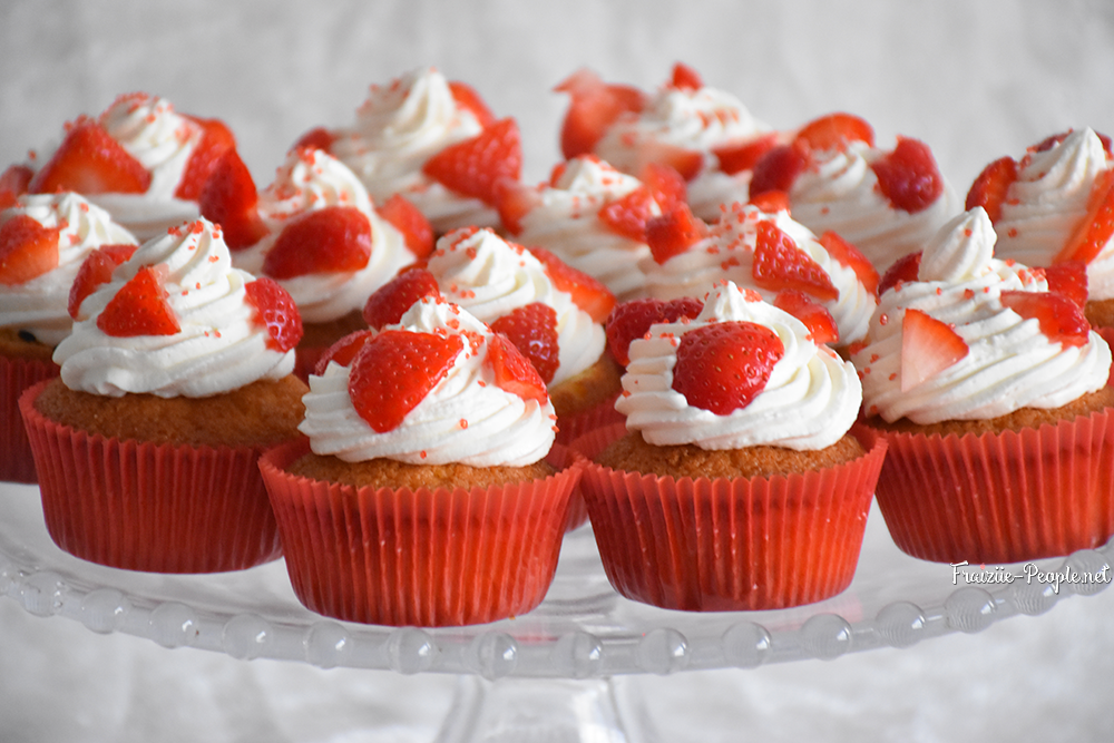 Cupcakes façon fraises Chantilly